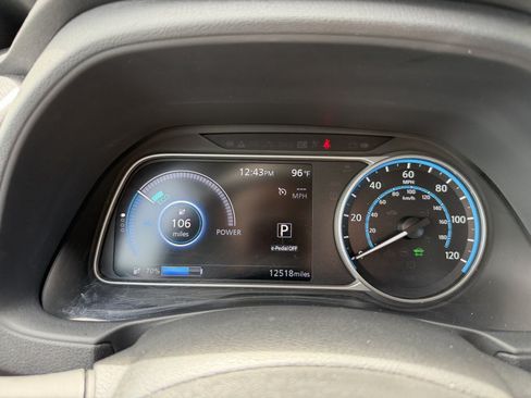 Used 2025 Nissan Leaf S FWD image 17