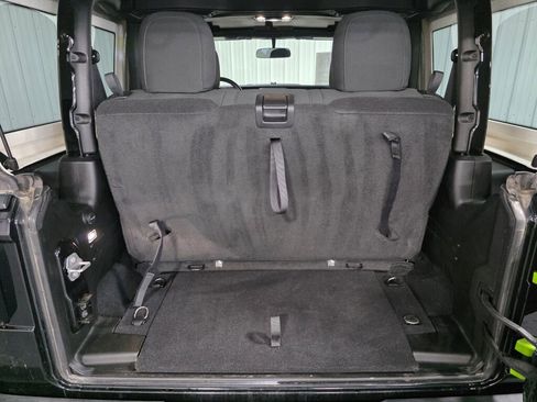 Used 2022 Jeep Wrangler Sport AWD/4WD image 11