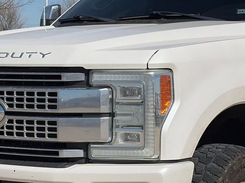 Used 2017 Ford F250 Platinum w/ Platinum Ultimate Package image 4