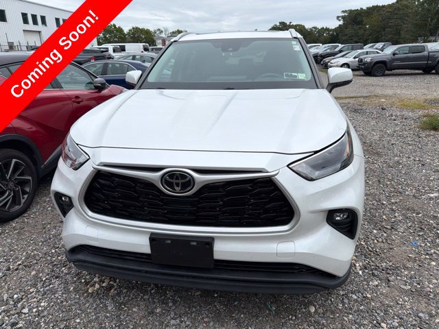 Used 2023 Toyota Highlander XLE AWD/4WD image 1