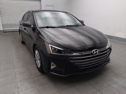 Used 2020 Hyundai Elantra SE FWD image 14