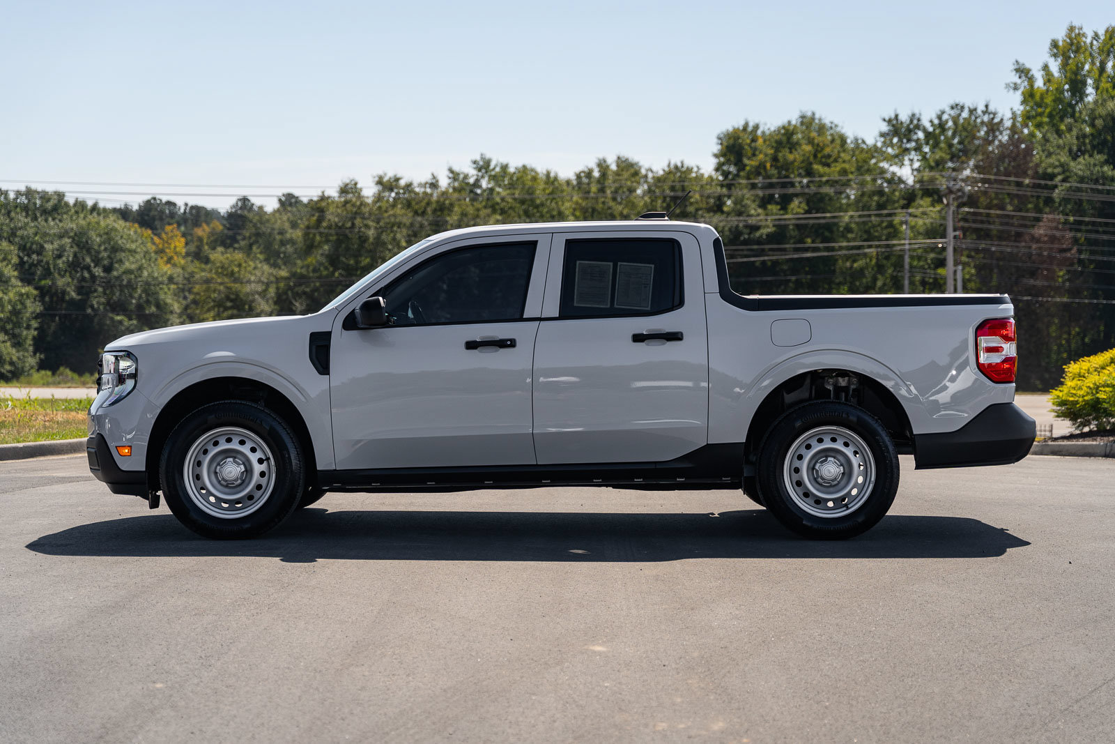 Certified 2025 Ford Maverick XL FWD image 4