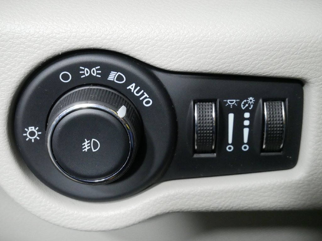 Used 2023 Chrysler Pacifica Touring-L FWD image 24