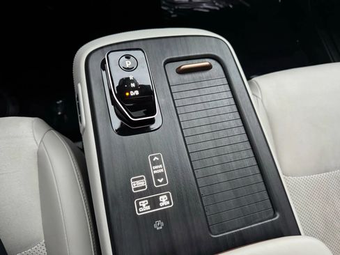 Used 2024 Nissan Ariya AWD image 39