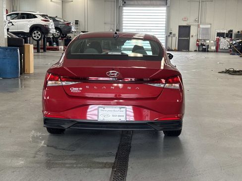 Used 2022 Hyundai Elantra SEL w/ Preferred Accessory Package image 6