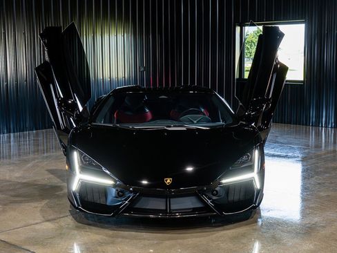 Used 2025 Lamborghini Revuelto AWD/4WD image 33