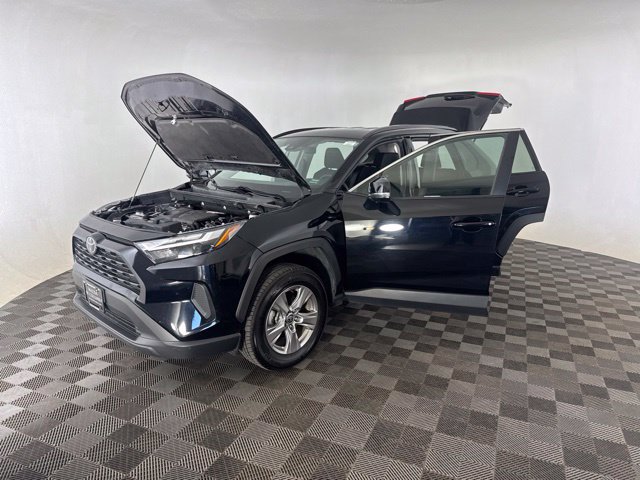 Used 2025 Toyota RAV4 XLE AWD/4WD image 12