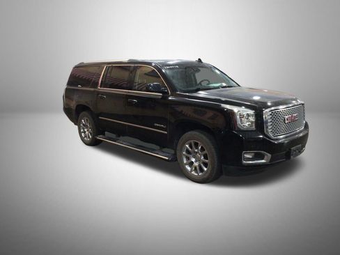 Used 2015 GMC Yukon XL Denali w/ Premium Package AWD/4WD image 3