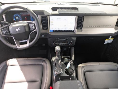 New 2025 Ford Bronco Outer Banks w/ Sasquatch Package image 16