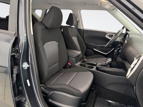 Used 2025 Kia Soul LX w/ LX Technology Package FWD image 16