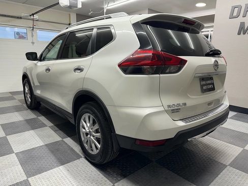 Used 2018 Nissan Rogue SV image 10