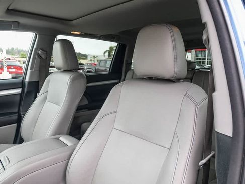 Used 2017 Toyota Highlander XLE FWD image 17