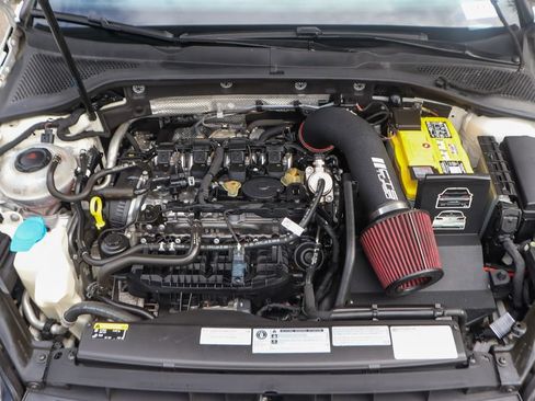 Used 2018 Volkswagen Golf R 4-Door AWD/4WD image 11