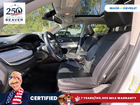 Used 2022 Jeep Compass Latitude w/ Sun and Sound Group AWD/4WD image 13