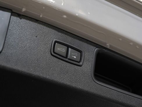 Used 2023 Porsche Macan Turbo image 64