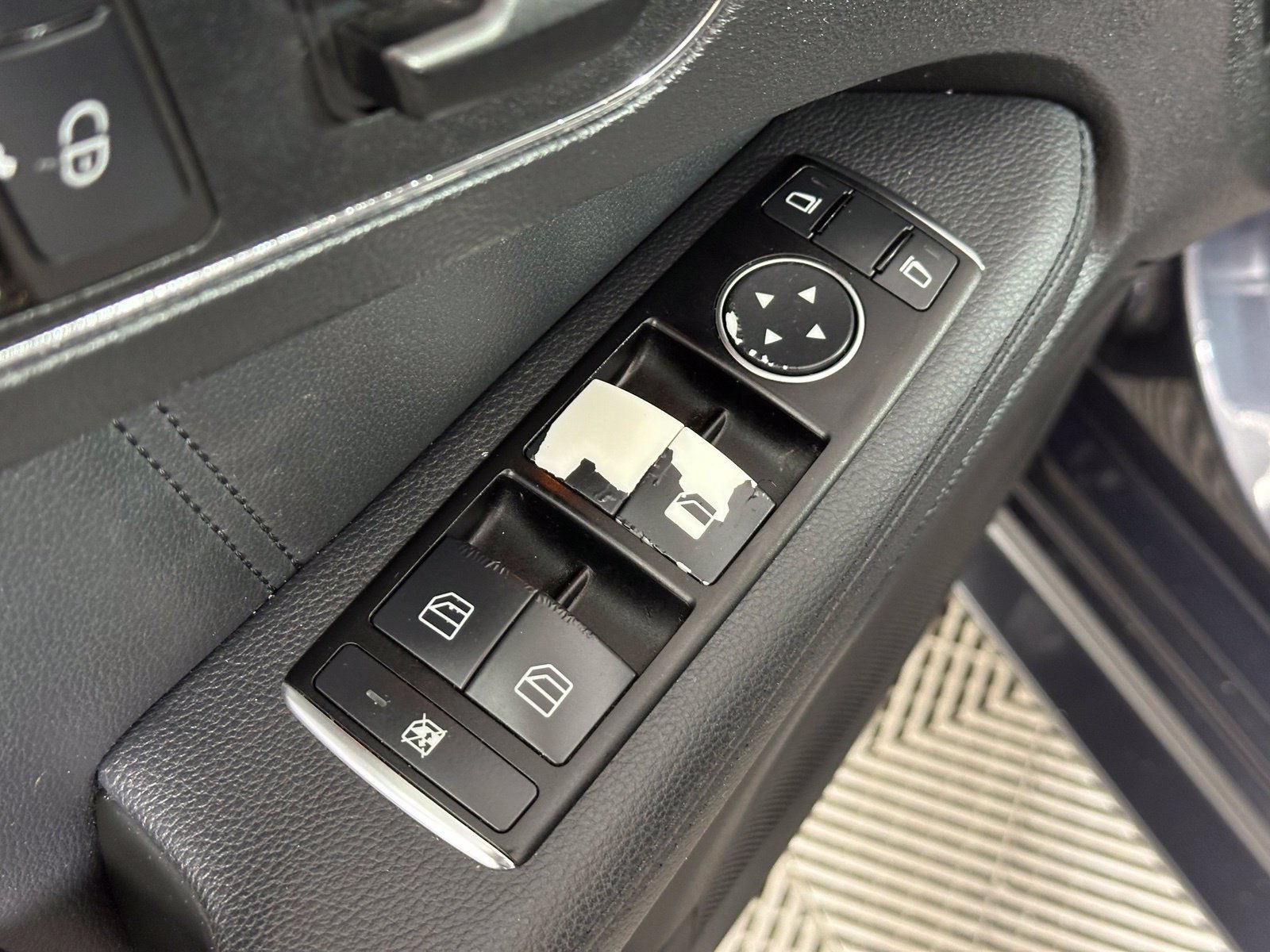 Used 2011 Mercedes-Benz E 350 4MATIC Sedan image 29