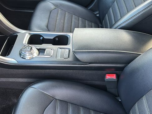 Used 2017 Ford Fusion SE w/ Equipment Group 201A image 21