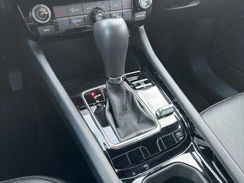 Used 2024 Jeep Compass Limited image 36