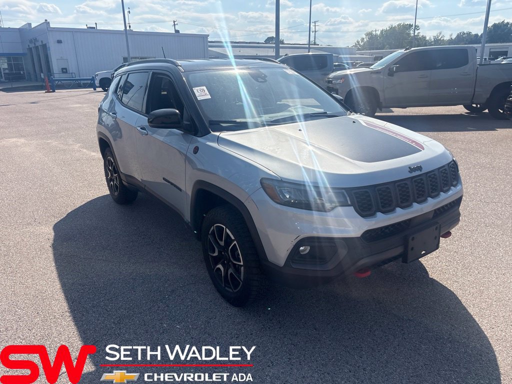 Used 2025 Jeep Compass Trailhawk AWD/4WD image 1
