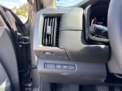 Used 2026 Nissan Pathfinder SL w/ SL Premium Package FWD image 10