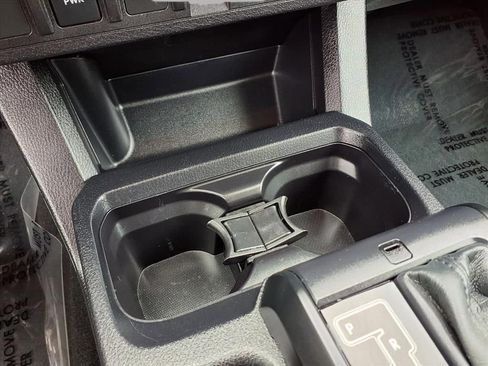 Used 2020 Toyota Tacoma SR image 9