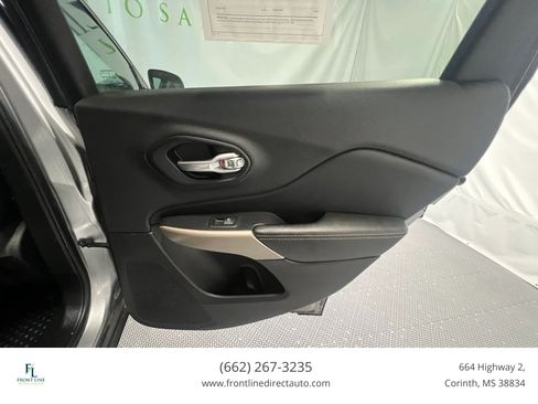 Used 2017 Jeep Cherokee Latitude w/ True North Edition AWD/4WD image 24
