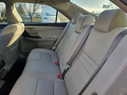 Used 2016 Toyota Camry Hybrid image 22