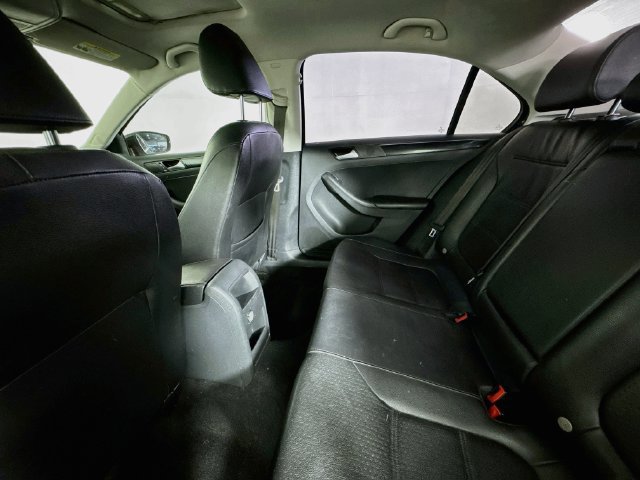 Used 2017 Volkswagen Jetta SEL FWD image 22