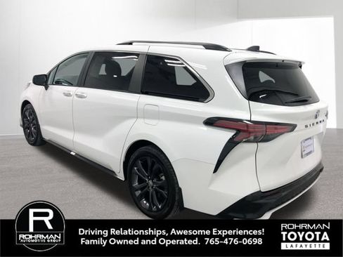 Used 2023 Toyota Sienna XSE FWD image 4