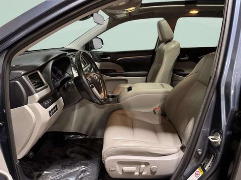 Used 2018 Toyota Highlander Limited Platinum AWD/4WD image 26