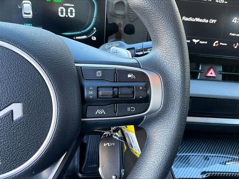 Used 2025 Kia Sportage LX image 27