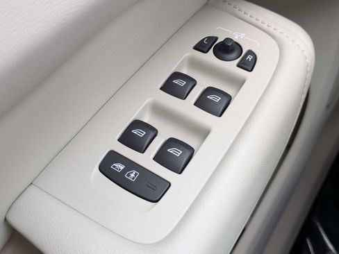 New 2026 Volvo XC60 B5 Ultra w/ Protection Package Premier image 23