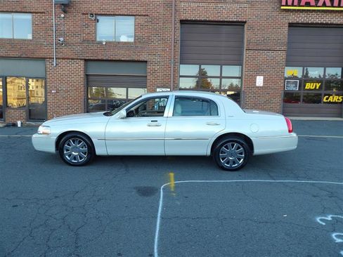 Used 2007 Lincoln Town Car Designer Series image 14
