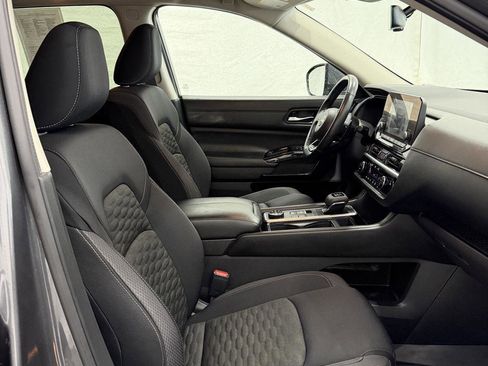 Used 2022 Nissan Pathfinder SV image 6