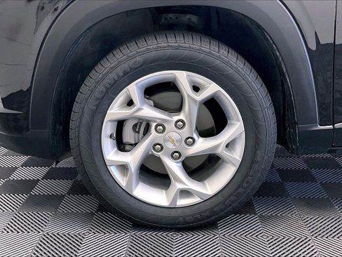 Used 2024 Chevrolet Trax LS w/ LS Convenience Package image 8