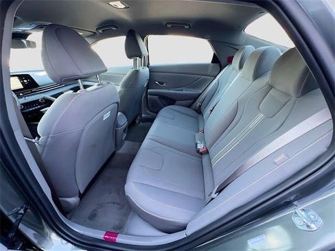 New 2025 Hyundai Elantra SEL image 23
