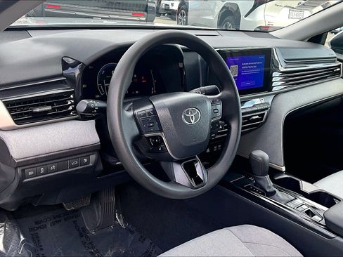 Used 2025 Toyota Camry LE w/ Convenience Package image 13
