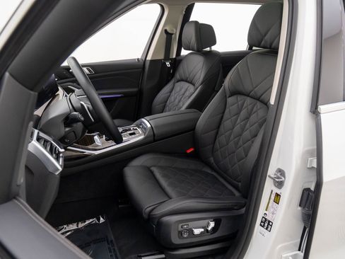 Used 2025 BMW X7 xDrive40i image 16