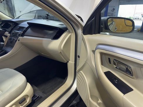 Used 2018 Ford Taurus SE image 25