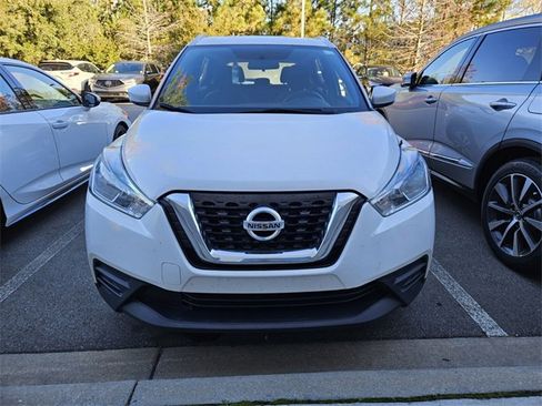 Used 2019 Nissan Kicks SV image 3