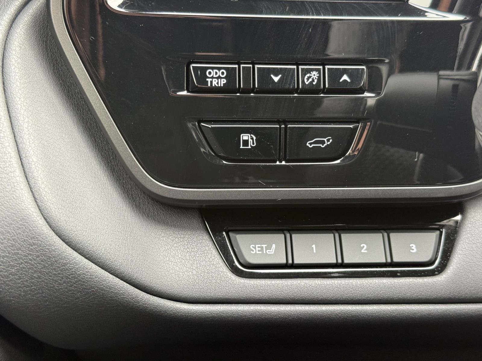 Used 2026 Lexus TX 500h AWD w/ Technology Package image 23