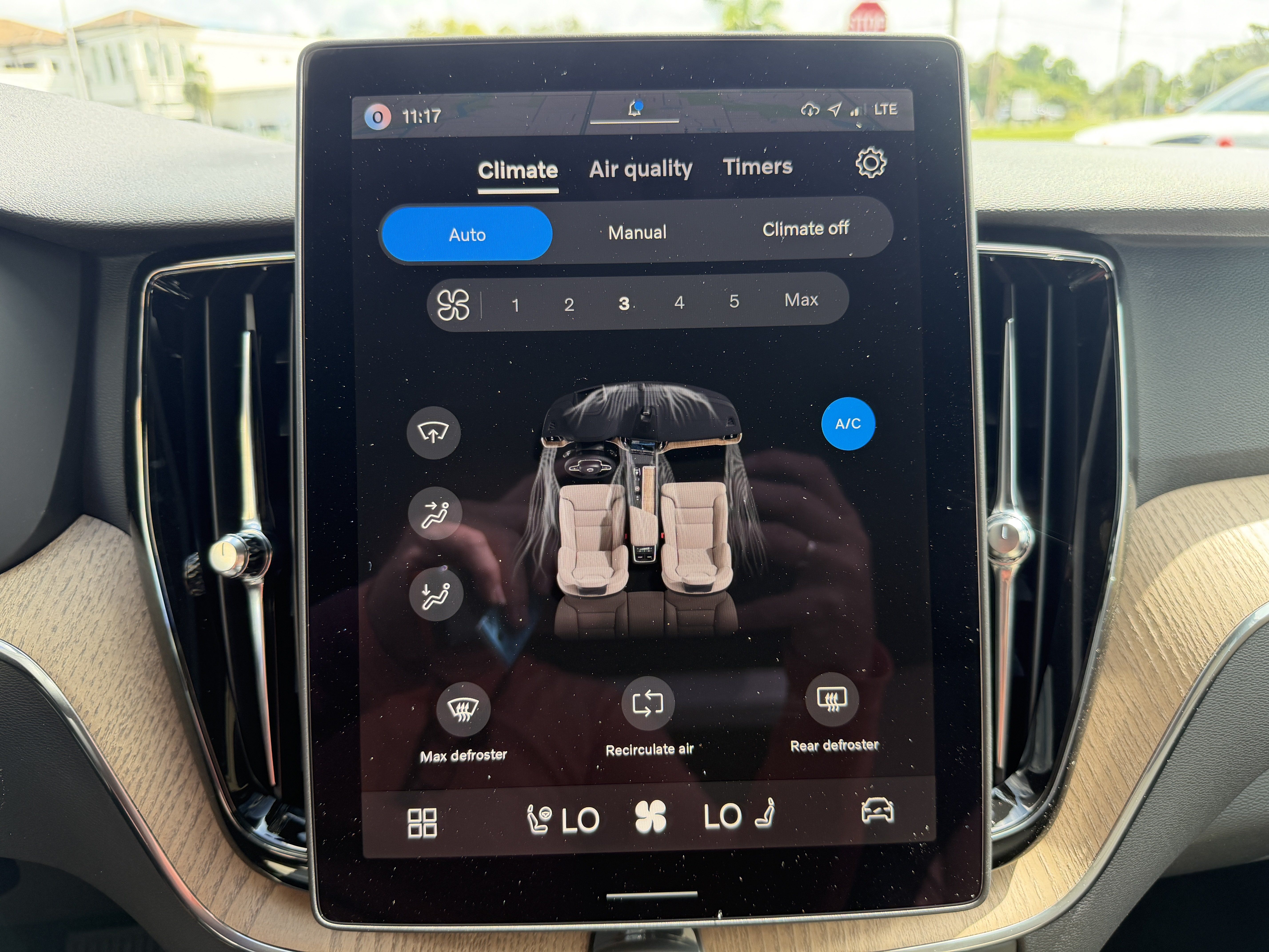 New 2027 Volvo XC60 B5 Plus AWD/4WD image 23