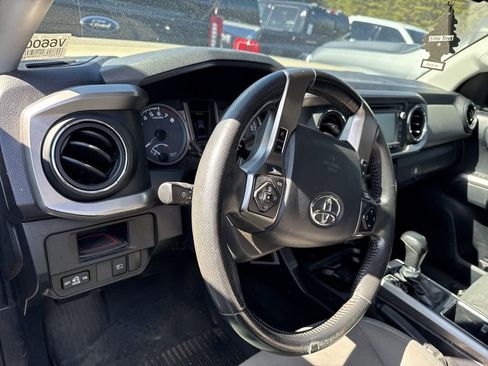 Used 2018 Toyota Tacoma SR5 image 7