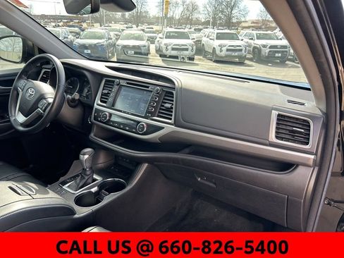Used 2018 Toyota Highlander SE image 7