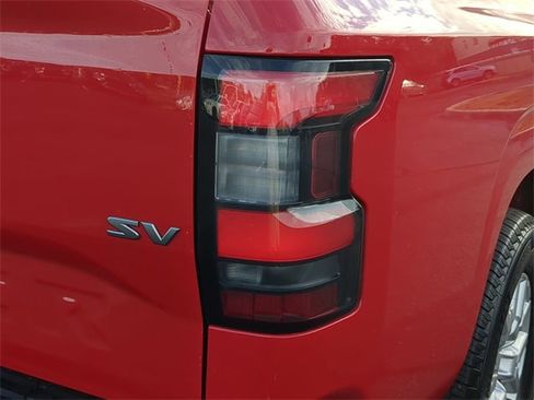 Used 2023 Nissan Frontier SV image 11