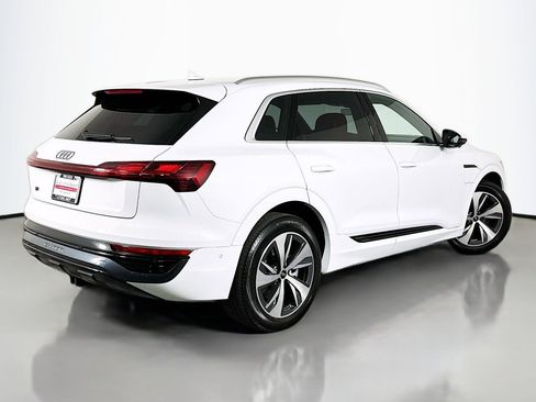 Used 2024 Audi Q8 e-tron Premium Plus w/ Premium Plus Package image 14