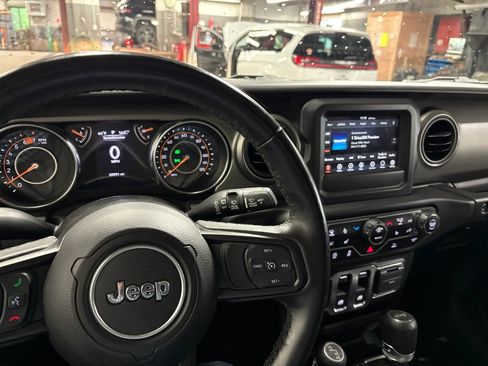 Used 2022 Jeep Wrangler Sport AWD/4WD image 2