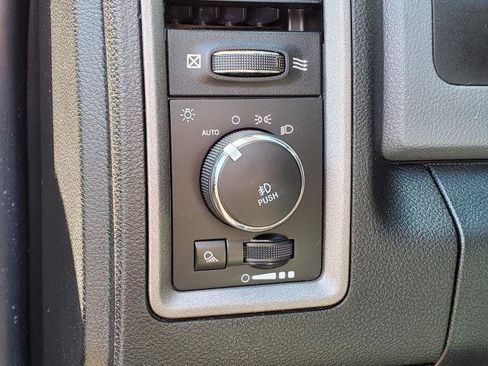 Used 2018 RAM 1500 Express AWD/4WD image 7