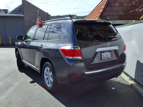 Used 2012 Toyota Highlander FWD image 6