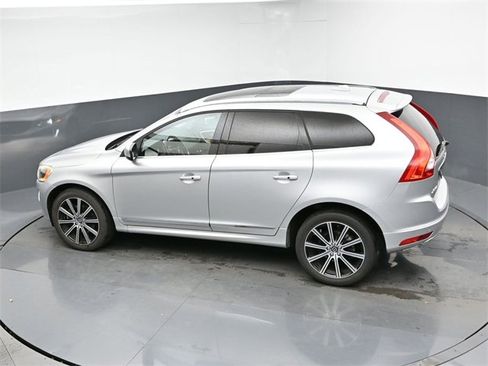 Used 2017 Volvo XC60 T6 Inscription w/ Climate Package image 19